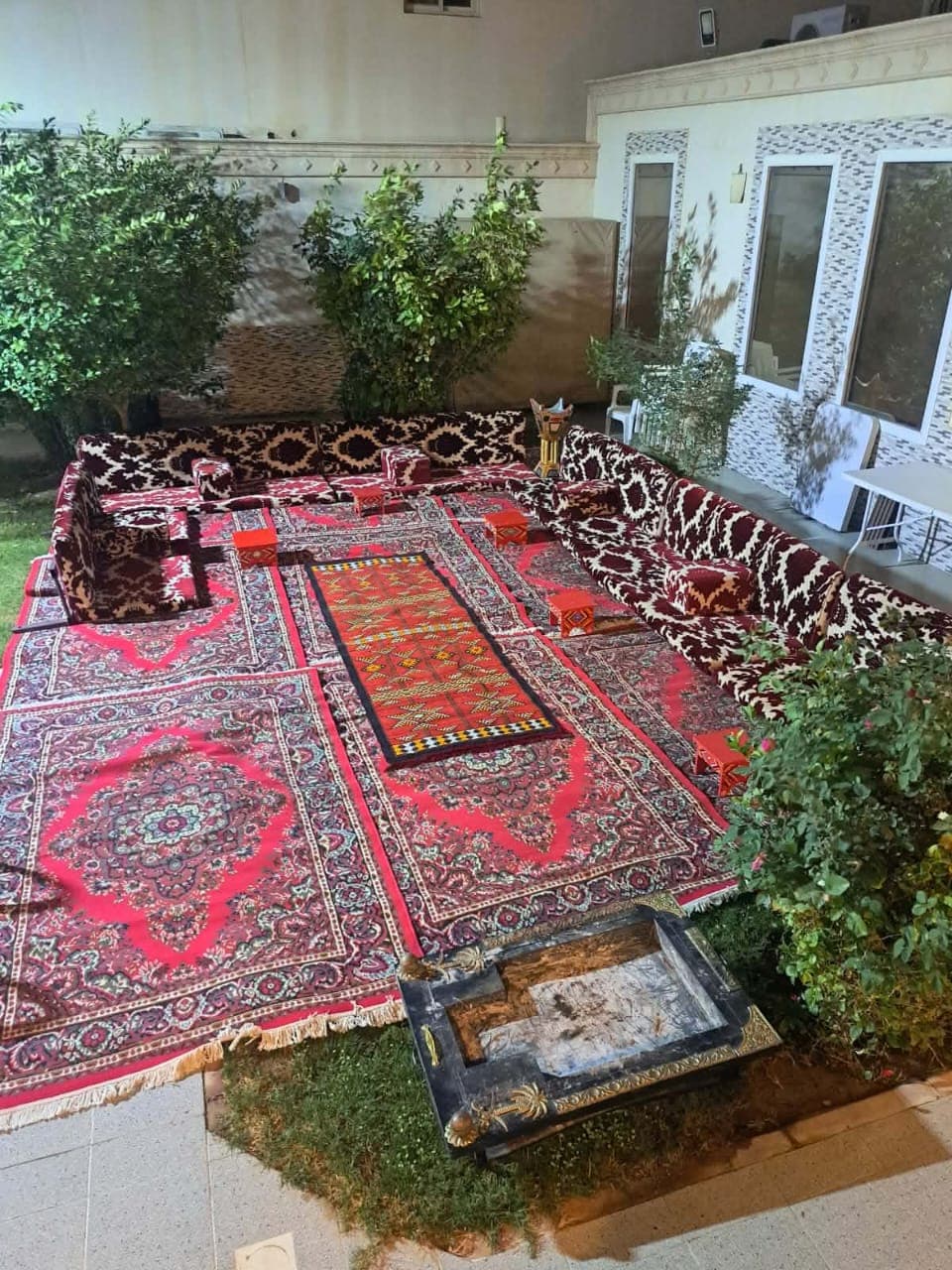 سجاد أحمر وزل ملكي