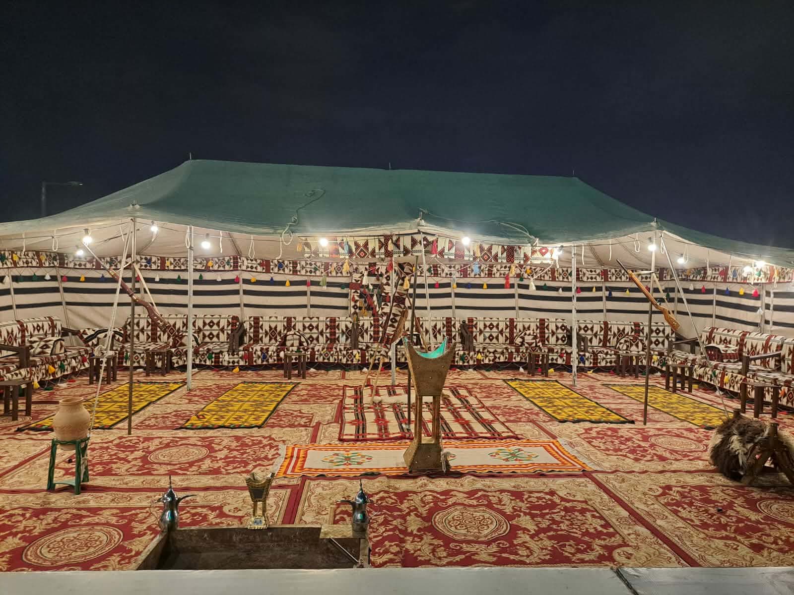 خيام ومجالس